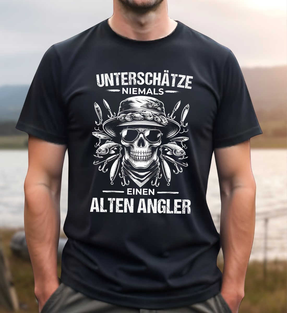 UNTERSCHÄTZE NIEMALS EINEN ALTEN ANGLER  - T-Shirt Premium